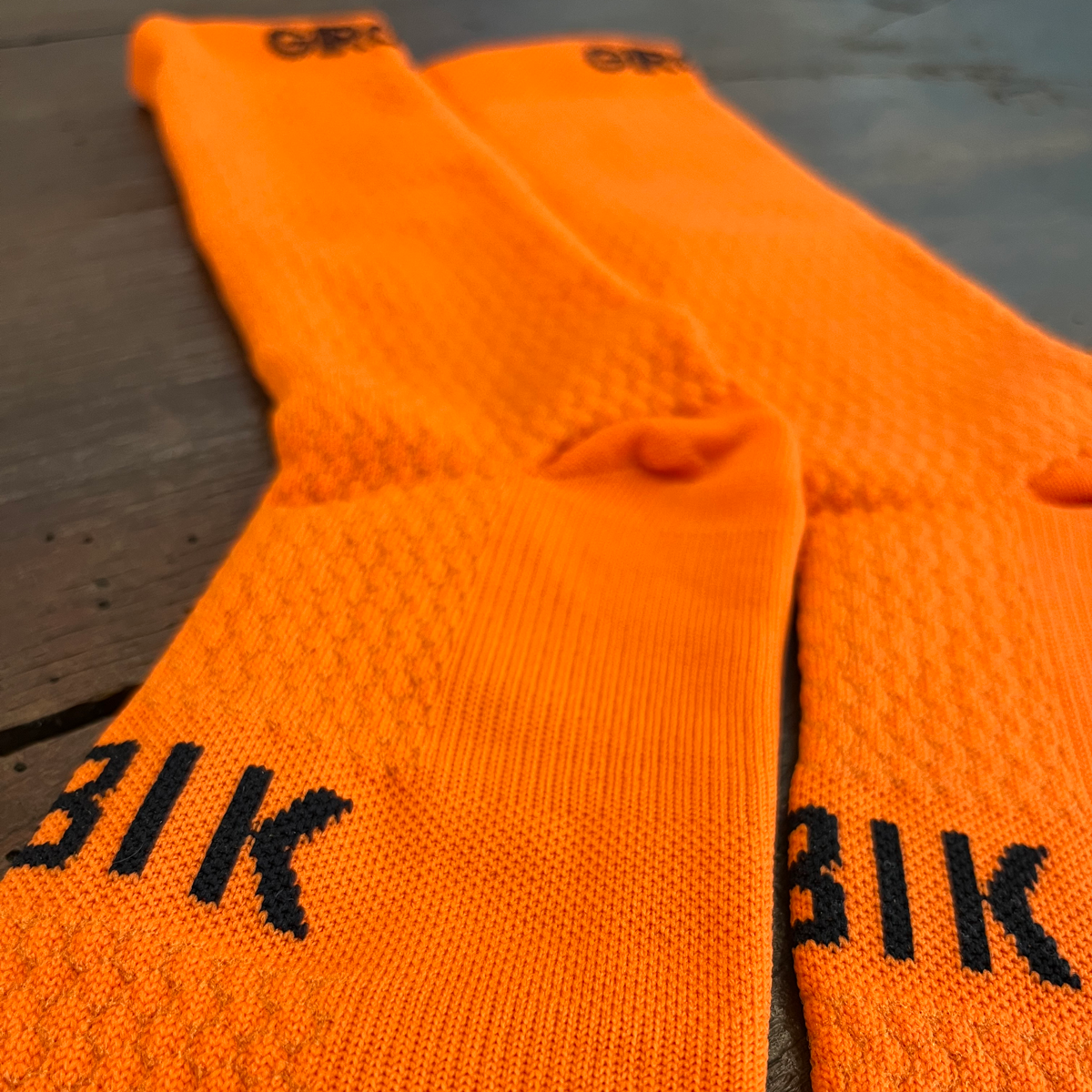 gobik_orange_socks- texture